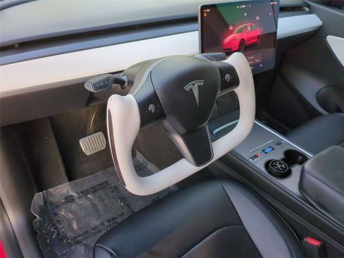 Used 2022 Tesla Model Y Long Range AWD/4WD image 9