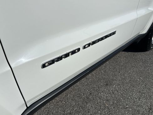 Used 2019 Jeep Grand Cherokee Laredo image 25