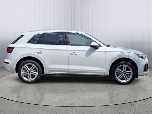 Used 2024 Audi Q5 e Premium Plus w/ Premium Plus Package AWD/4WD image 3