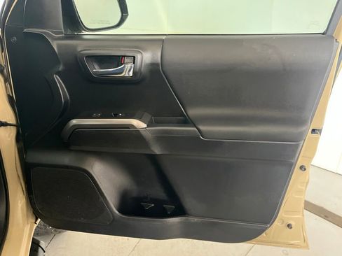 Used 2017 Toyota Tacoma TRD Off-Road w/ Tow Package RWD image 29