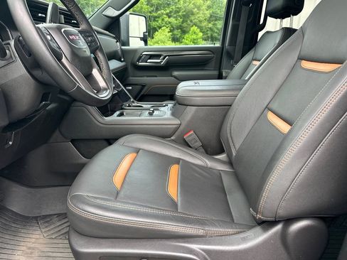 Used 2025 GMC Sierra 2500 AT4 w/ AT4 Premium Plus Package AWD/4WD image 10