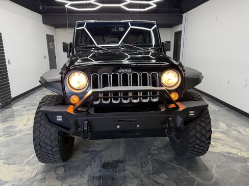 Used 2016 Jeep Wrangler Unlimited Sahara w/ Connectivity Group image 7