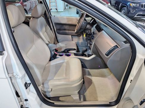 Used 2010 Ford Focus SEL image 27