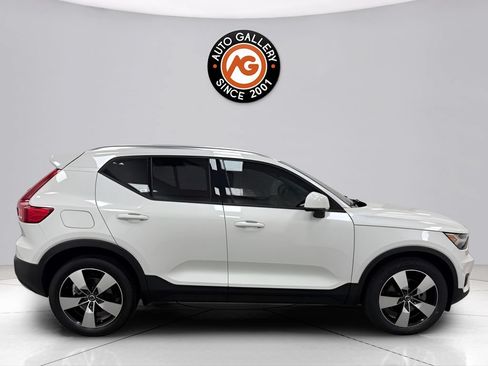 Used 2021 Volvo XC40 T5 Momentum w/ Premium Package AWD/4WD image 2