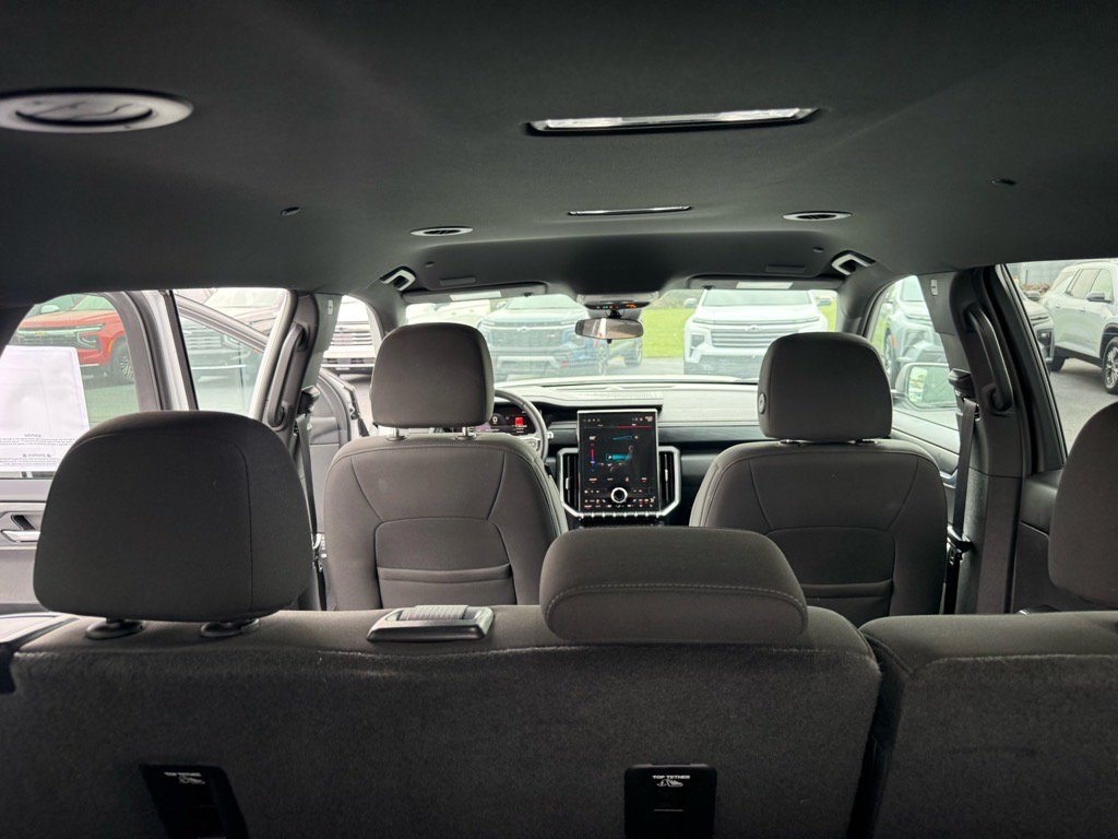 Used 2025 GMC Acadia Elevation FWD image 15