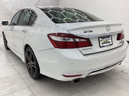 Used 2016 Honda Accord Touring image 8