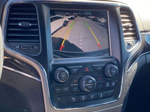 Used 2014 Jeep Grand Cherokee Overland w/ Advanced Technology Group AWD/4WD image 20