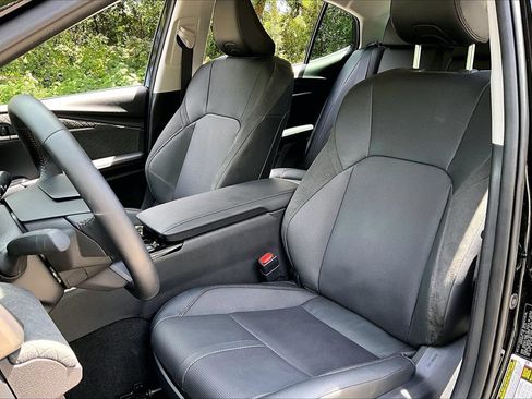 Used 2025 Toyota Camry XLE FWD image 18