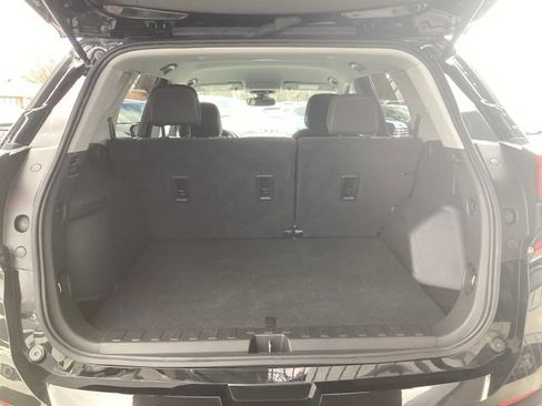 Used 2024 GMC Terrain SLE image 8