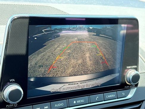Used 2025 Nissan Altima 2.5 SV FWD image 31
