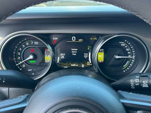 Used 2023 Jeep Wrangler Unlimited image 14