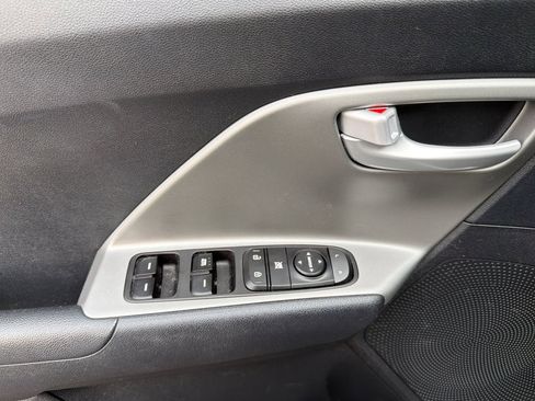 Used 2019 Kia Niro LX FWD image 10