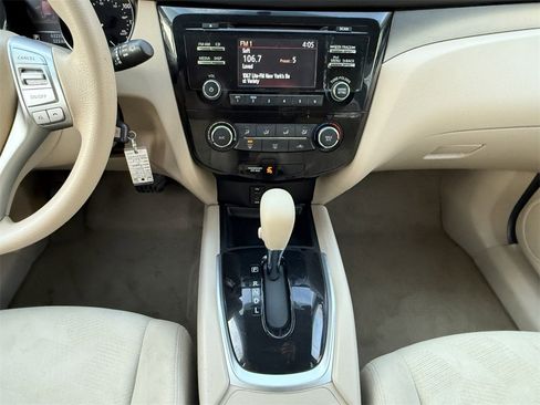 Used 2015 Nissan Rogue S image 12