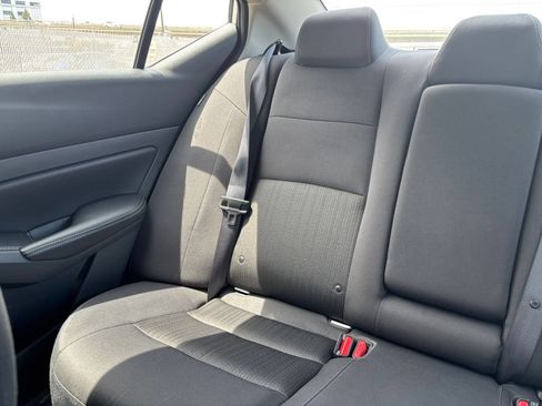 Used 2025 Nissan Altima 2.5 SV FWD image 39