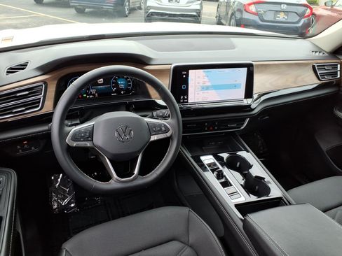 Used 2024 Volkswagen Atlas SE AWD/4WD image 5