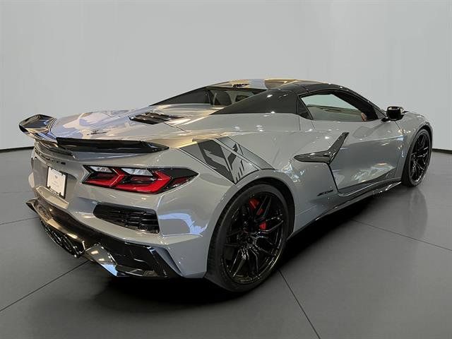 Used 2024 Chevrolet Corvette Z06 RWD image 6