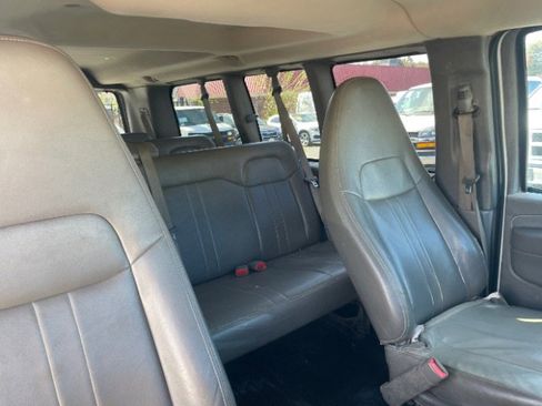 Used 2010 Chevrolet Express 3500 LS image 18