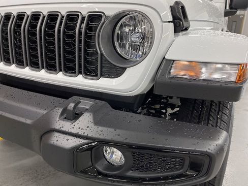 New 2026 Jeep Gladiator Sport AWD/4WD image 10