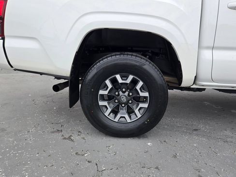 Used 2023 Toyota Tacoma SR AWD/4WD image 17