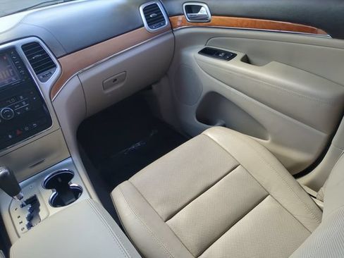 Used 2013 Jeep Grand Cherokee Overland RWD image 17