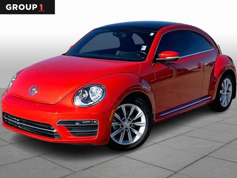 Used 2018 Volkswagen Beetle 2.0T SE image 1