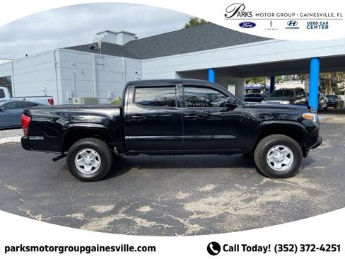 Used 2020 Toyota Tacoma SR image 3