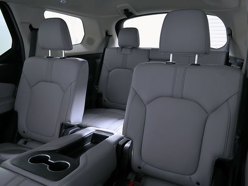 Used 2025 Honda Pilot Touring image 18