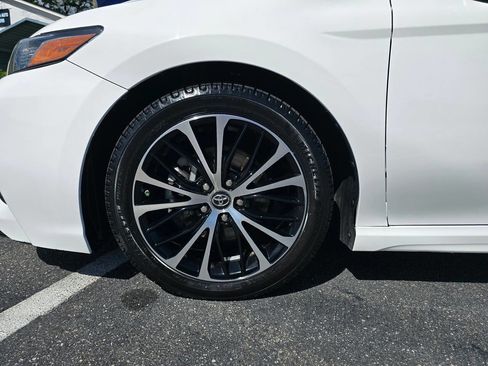 Used 2018 Toyota Camry SE image 10