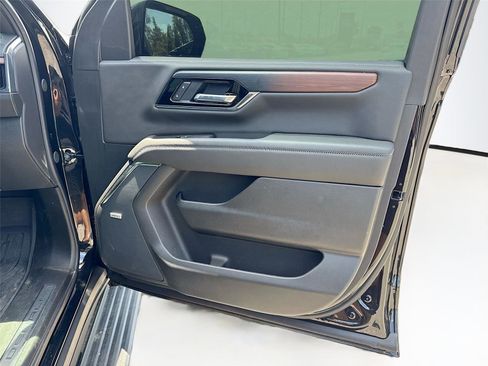 Used 2026 GMC Yukon Denali w/ Sun & Power Step Package AWD/4WD image 13