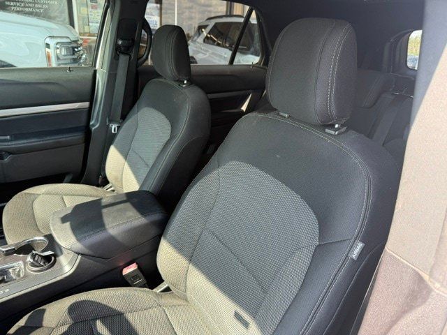 Used 2018 Ford Explorer XLT w/ Equipment Group 201A FWD image 10
