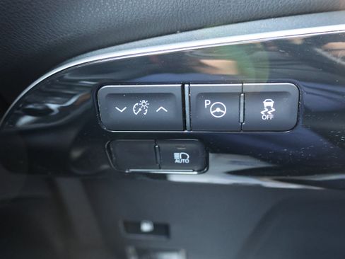 Used 2020 Toyota Prius XLE AWD/4WD image 33