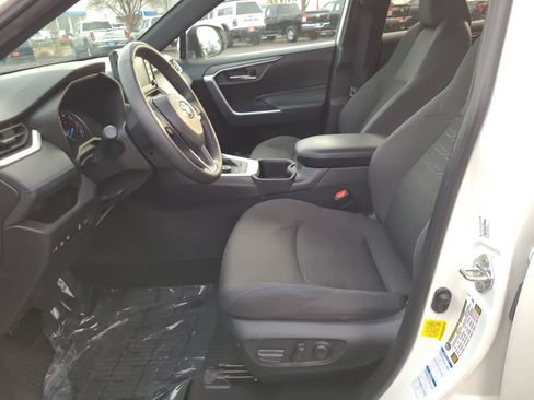 Used 2022 Toyota RAV4 SE image 19