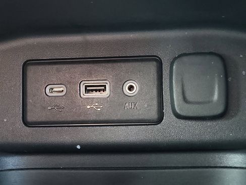 Used 2020 Chevrolet Equinox LS image 29