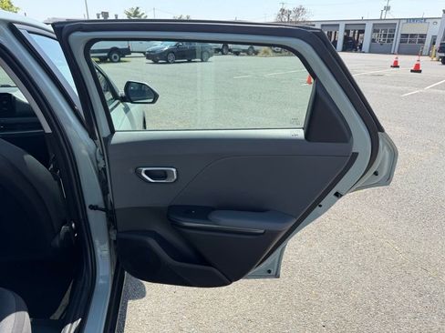 Used 2025 Kia K4 LXS image 33