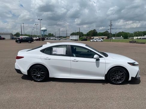 New 2026 Toyota Camry SE FWD image 8