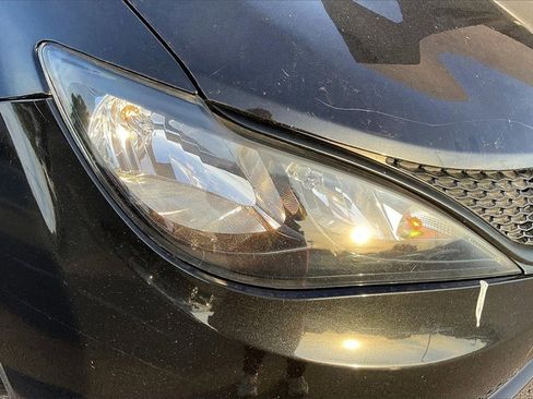 Used 2023 Chrysler Voyager LX image 7