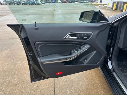 Used 2014 Mercedes-Benz CLA 250 image 19