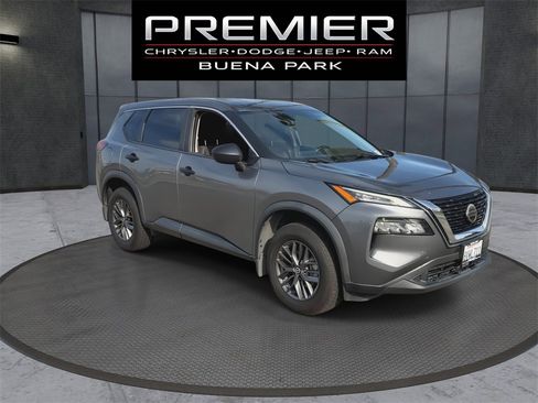 Used 2021 Nissan Rogue S image 2