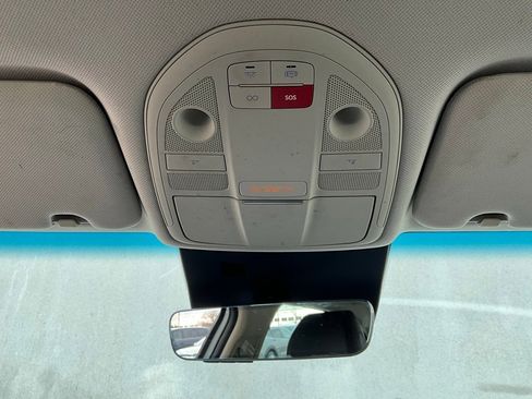 Used 2025 Genesis G70 2.5T image 16