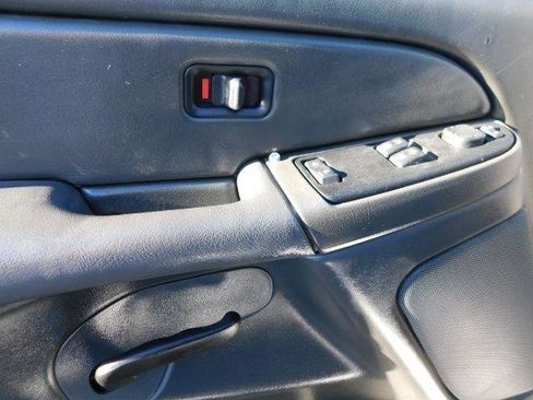 Used 2006 GMC Sierra 2500 W/T image 12