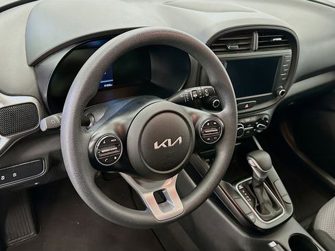 Used 2025 Kia Soul LX w/ LX Technology Package FWD image 18