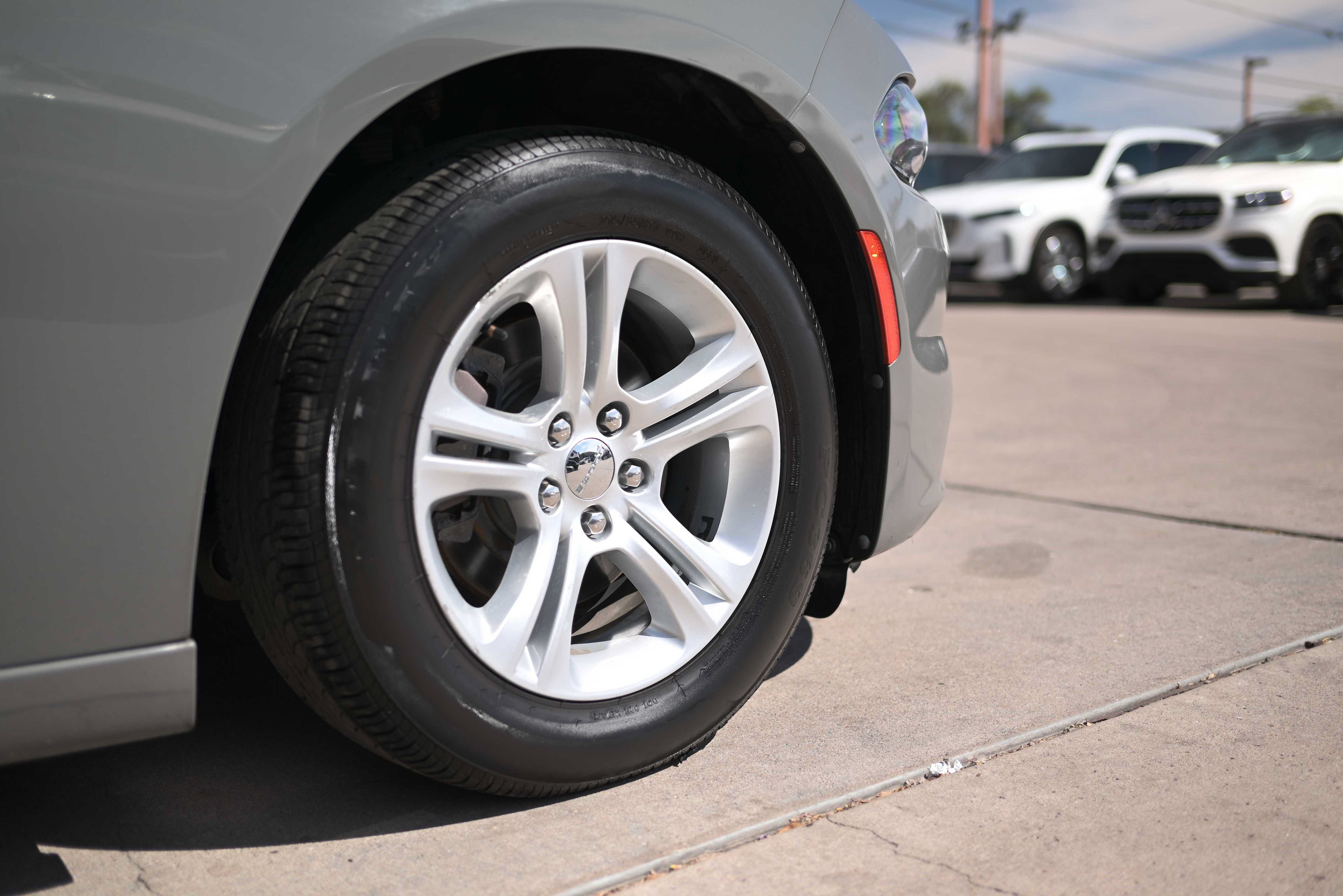 Used 2017 Dodge Charger SE RWD image 15