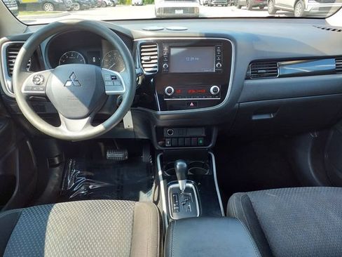 Used 2020 Mitsubishi Outlander ES FWD image 11