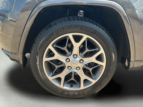 Used 2020 Jeep Grand Cherokee Overland AWD/4WD image 29