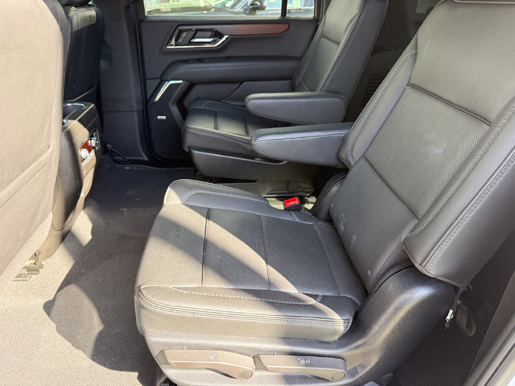 Used 2025 GMC Yukon XL Denali AWD/4WD image 4