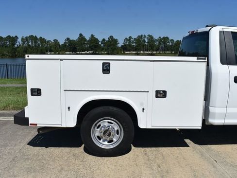 Used 2022 Ford F250 XL w/ Power Equipment Group image 4