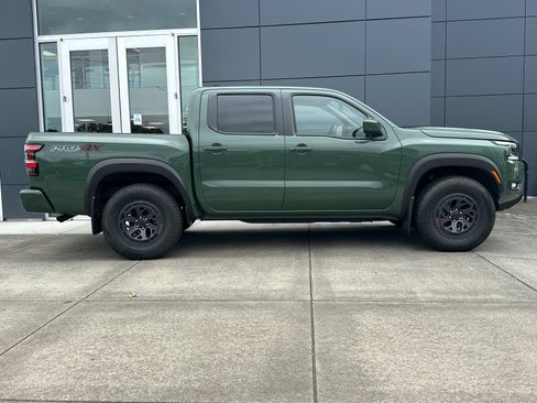 Used 2025 Nissan Frontier PRO-4X AWD/4WD image 2