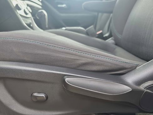 Used 2016 Chevrolet Trax LT image 13