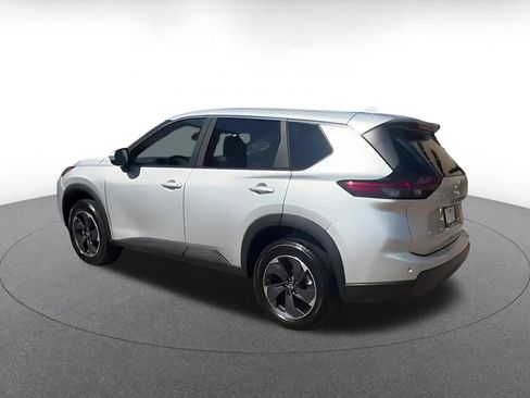 Used 2025 Nissan Rogue SV FWD image 10