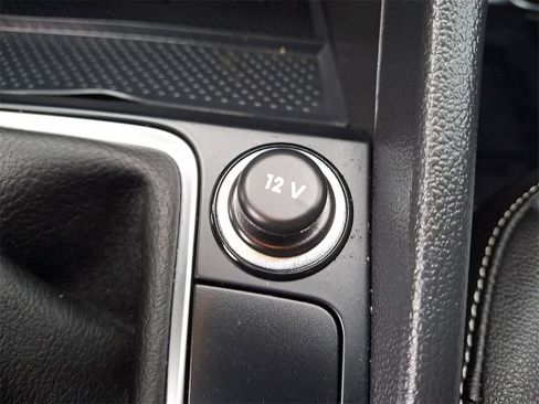 Used 2025 Volkswagen Jetta SE image 25